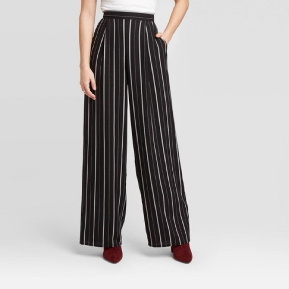 FLOWY black and white striped pants